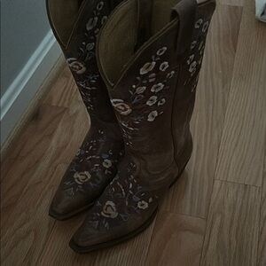 Shyanne Brown Heeled Boots with Floral Embroidery